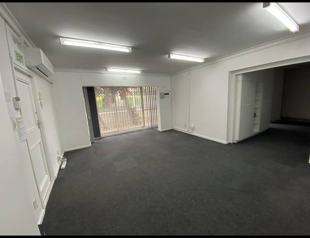 100M² OFFICE TO LET IN WOODSTOCK